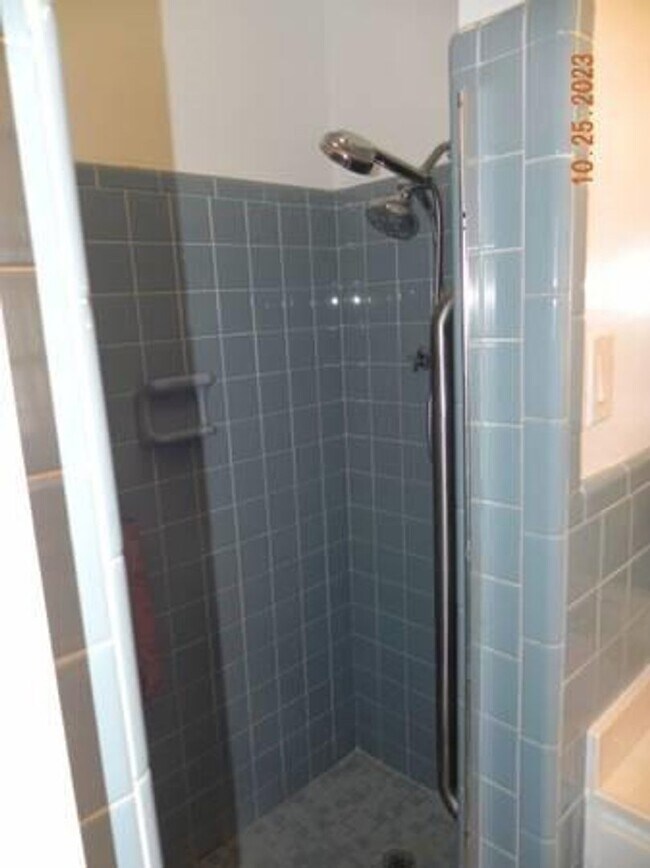 Foto del edificio - 819 N Highland Dr