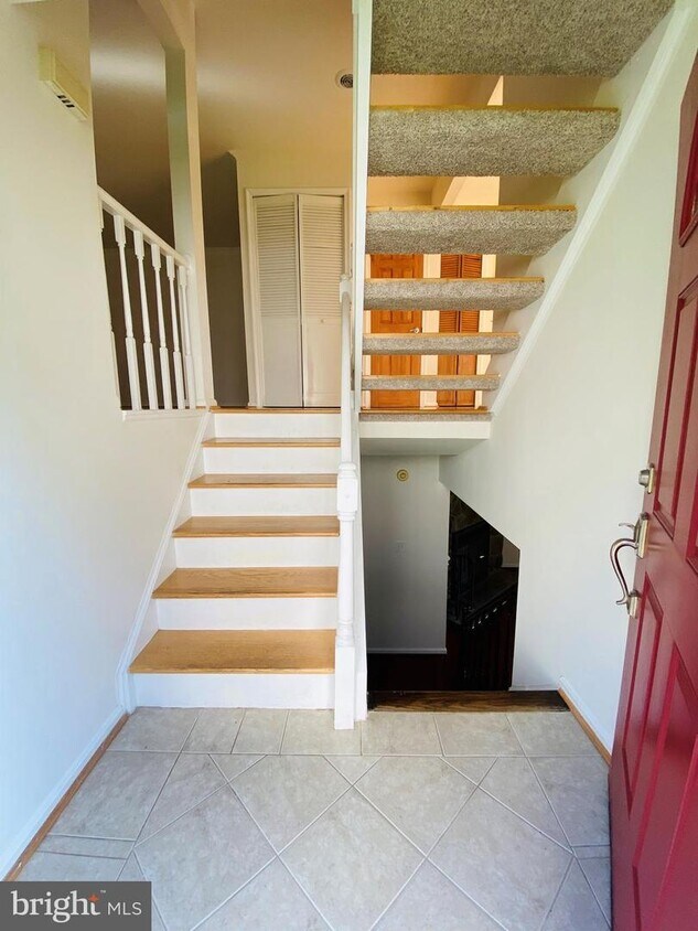 9889 Burke Pond Ct, Burke, VA 22015 Townhouse for Rent in Burke, VA