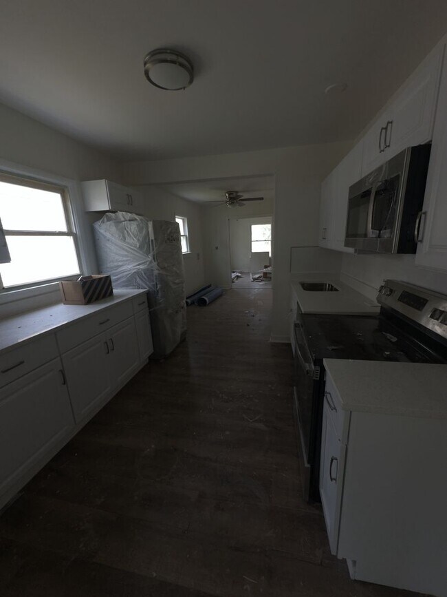 Building Photo - 3 Bedroom Fully Renovated Hampton Home!