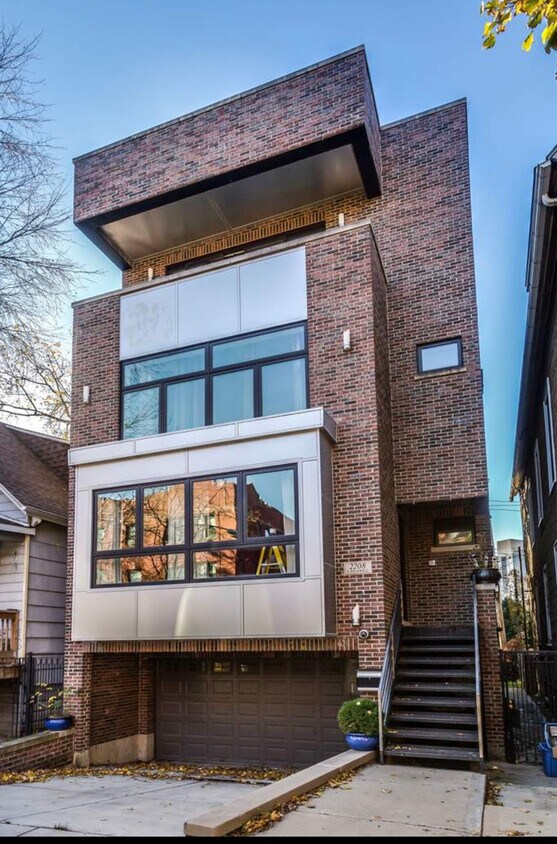 Foto principal - 2208 N Rockwell St