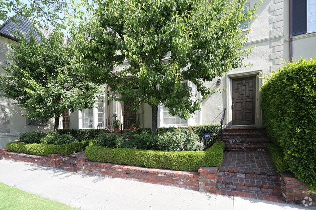 Building Photo - 157 S Crescent Dr