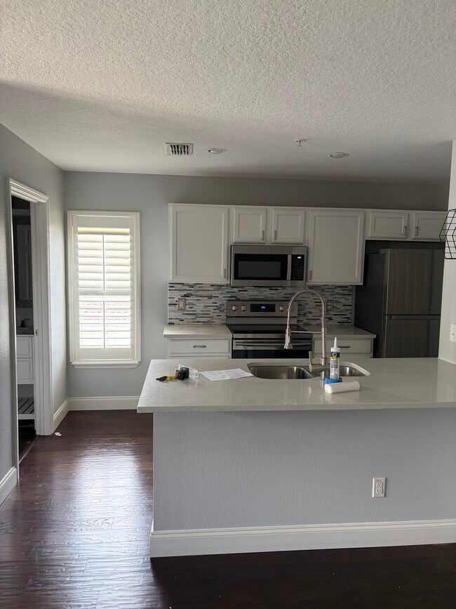 Cocina - 3049 Lindale Ave