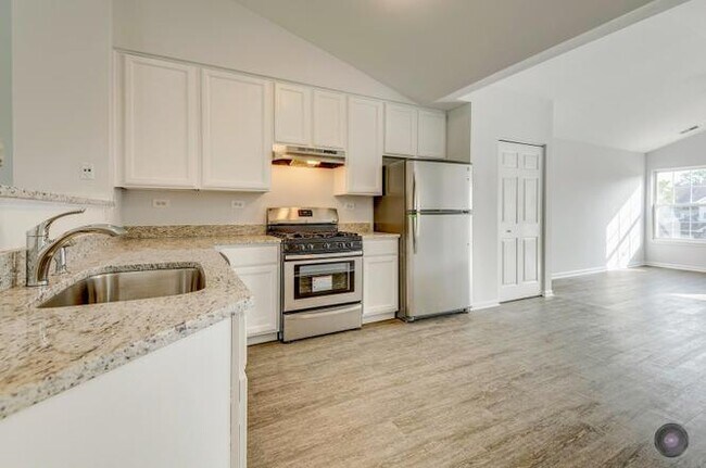 Building Photo - 3023 Kentshire Cir