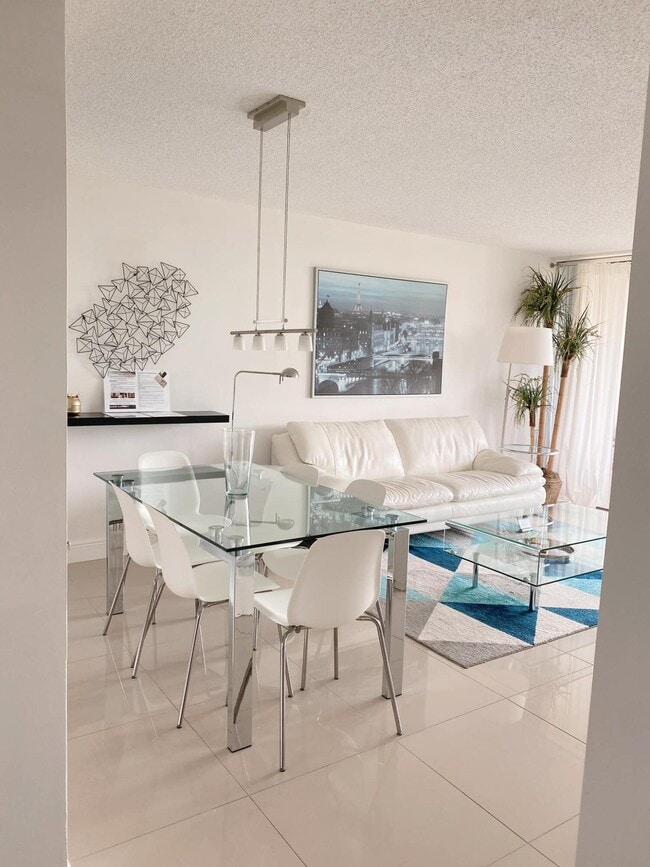 Building Photo - 1830 Embassy Dr