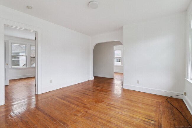 Building Photo - 252 Sheffield Ave