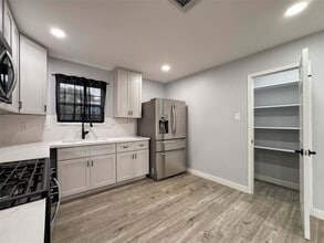 Building Photo - 730 Dunkley Dr