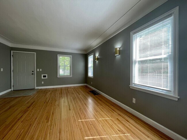 Foto del edificio - Stunning 3 Bedroom 2 Bathroom Home in Minneapolis!
