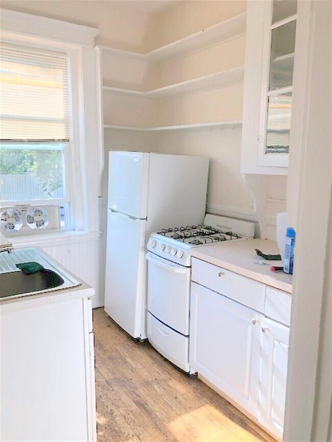 Building Photo - 82 Kirkland St