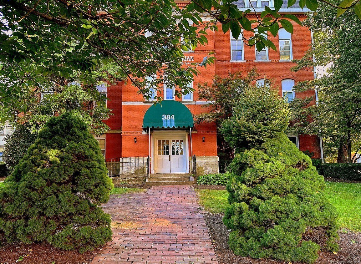 Primary Photo - 384 Howe Ave