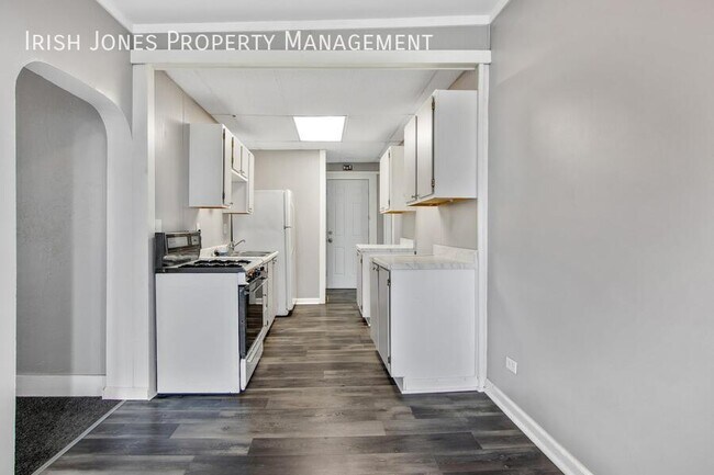 Building Photo - 1389 Broadway-Apt 2 - ALL UTILITIES INCLUDED!