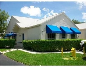 Building Photo - 5201 SW 31st Ave