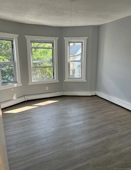 Foto del edificio - 651 Maple St