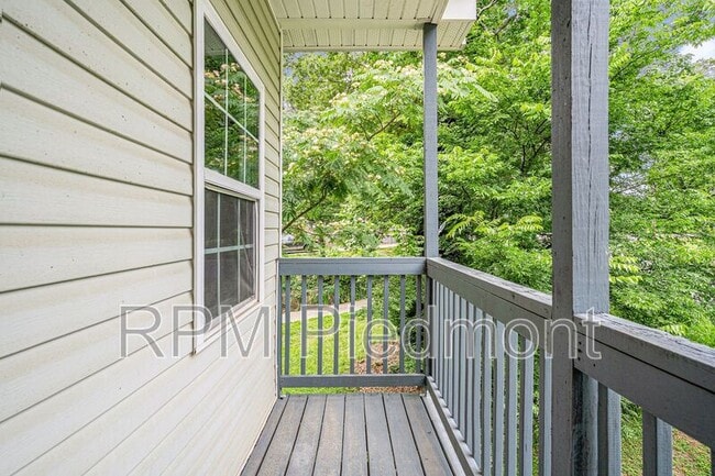 Building Photo - 2829 3rd Ave SW