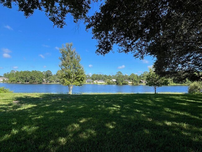 Foto del edificio - Gated community!  Amenities Galore! Close ...