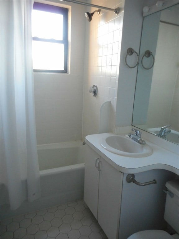 Building Photo - 466 Park Dr