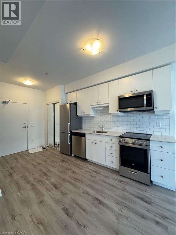 Photo du bâtiment - 247 Northfield Dr E