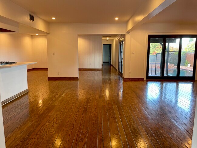 Open floor plan - 22601 Miranda St