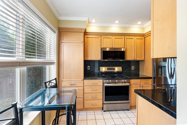 Upgraded finishes in kitchen - 1220 Weaver Rd NW