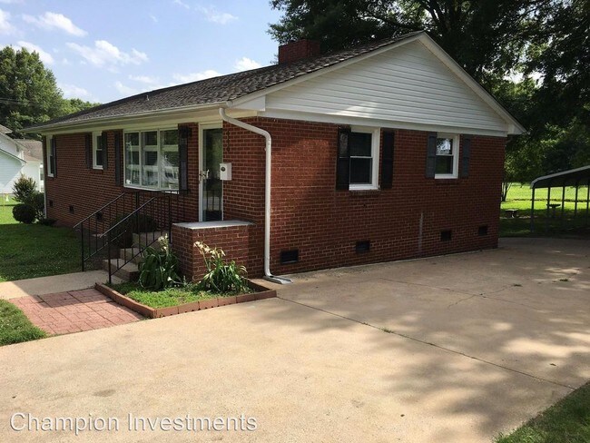 Building Photo - 3 br, 1 bath House - 110 S. Pink Street