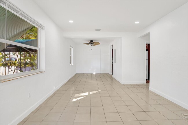 Building Photo - 5985 SW 41st St