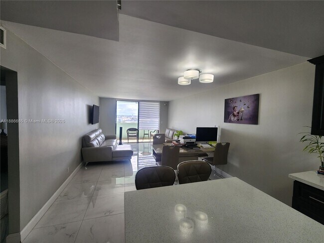 Foto del edificio - 1825 W 44th Pl