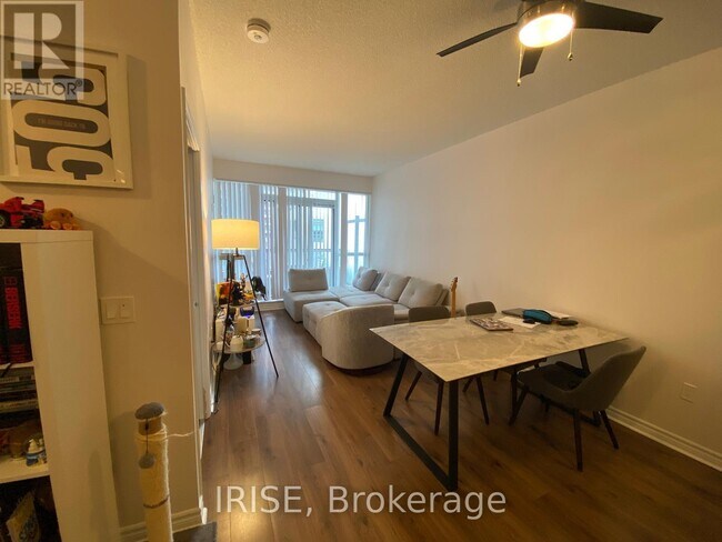 Photo du bâtiment - 349 Rathburn Rd W