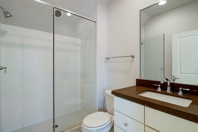 Building Photo - 8239 Cambridge St