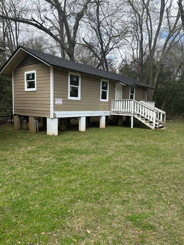 Foto del edificio - 326 W College St