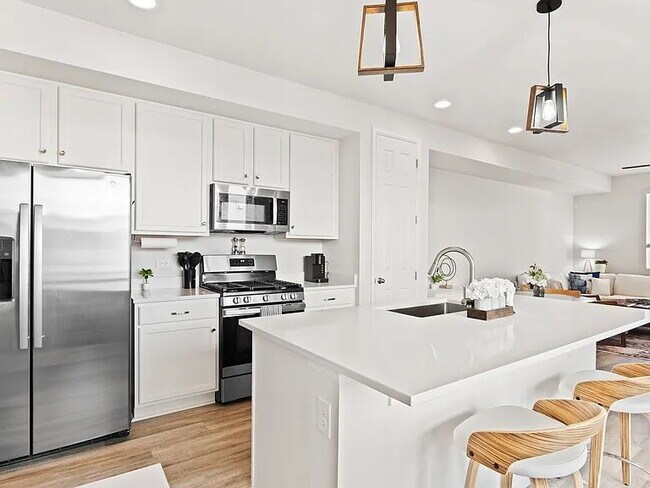 Foto del edificio - Stunning 3 bedroom, 2.5 bathroom home. New...
