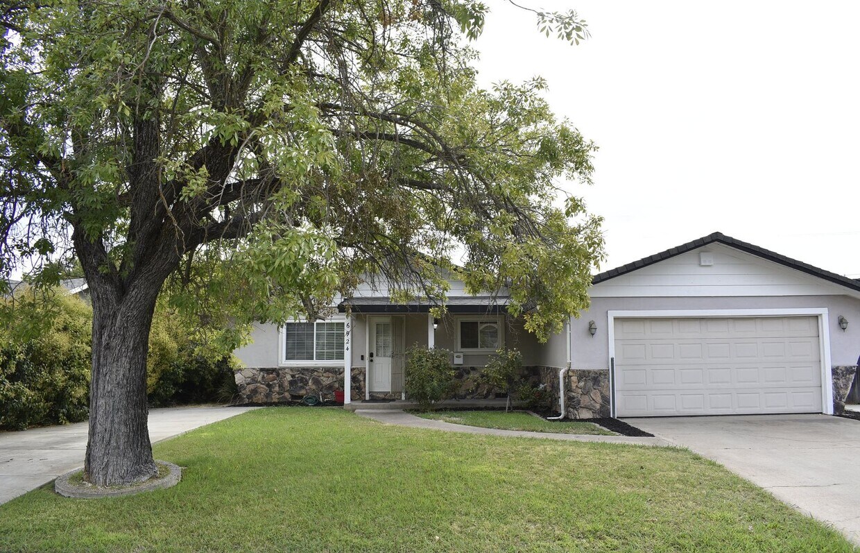 Foto principal - 6924 Van Maren Ln
