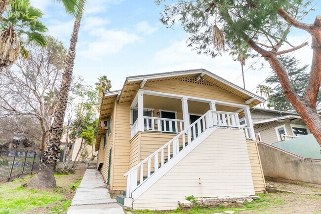 Building Photo - 3103 W Sunset Blvd