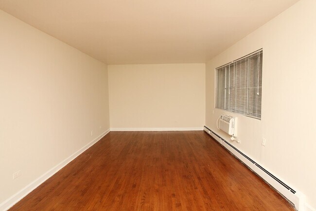 Foto del edificio - 5851 N Winthrop Ave