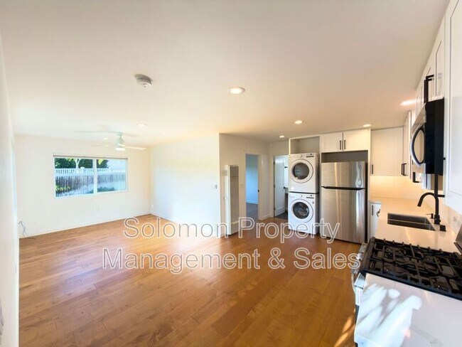 Building Photo - 3302 Avenida De Loyola