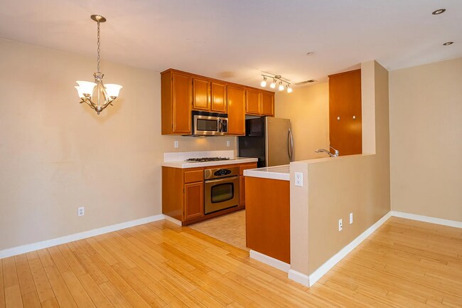 Foto del edificio - 9728 Marilla Dr