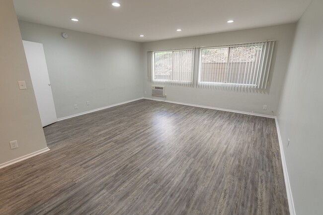 Interior Photo - 1944 Whitley Ave.