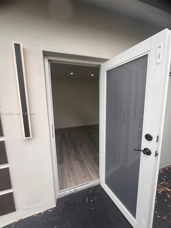 Foto del edificio - 19541 NW 57th Ct