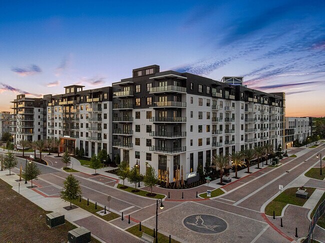 Building Photo - The CenterPointe