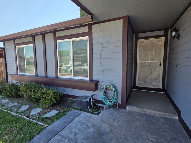 Foto del edificio - 616 Placer Ln