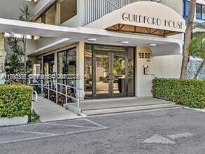 Building Photo - 9800 W Bay Harbor Dr