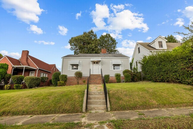 Foto del edificio - Charming 3 Bedroom 2 Bathroom Bungalow