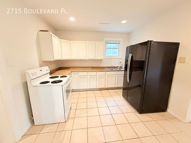Building Photo - 2715 Boulevard Pl