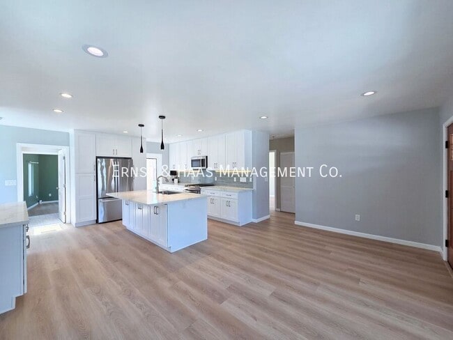 Building Photo - 5330 E Brockwood St