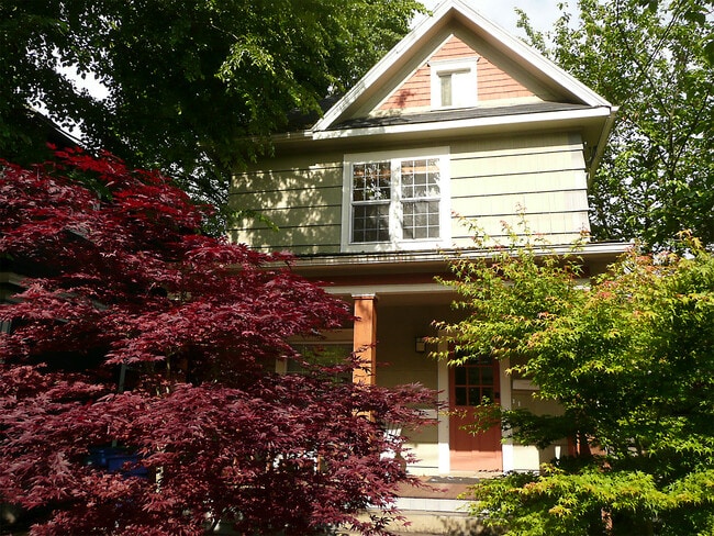 Building Photo - 1114 SE 30th Ave