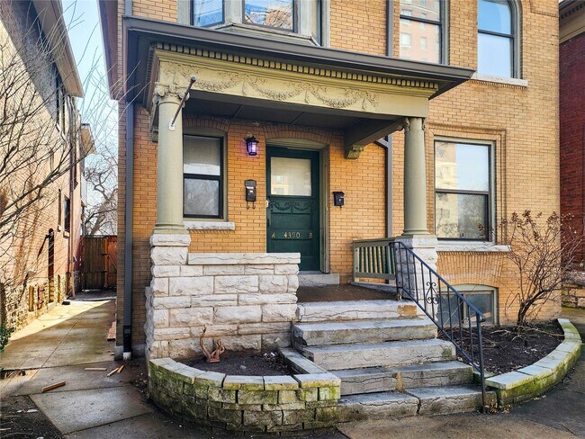 Foto del edificio - 4390 McPherson Ave