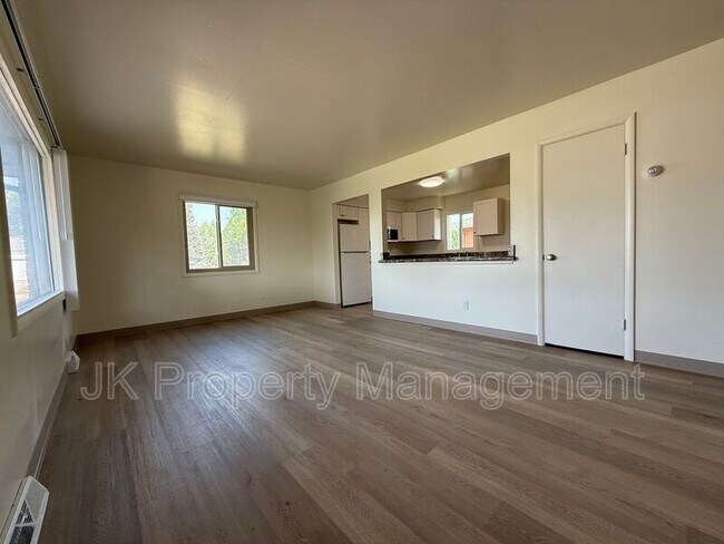Foto del edificio - 236 21st Ave NW