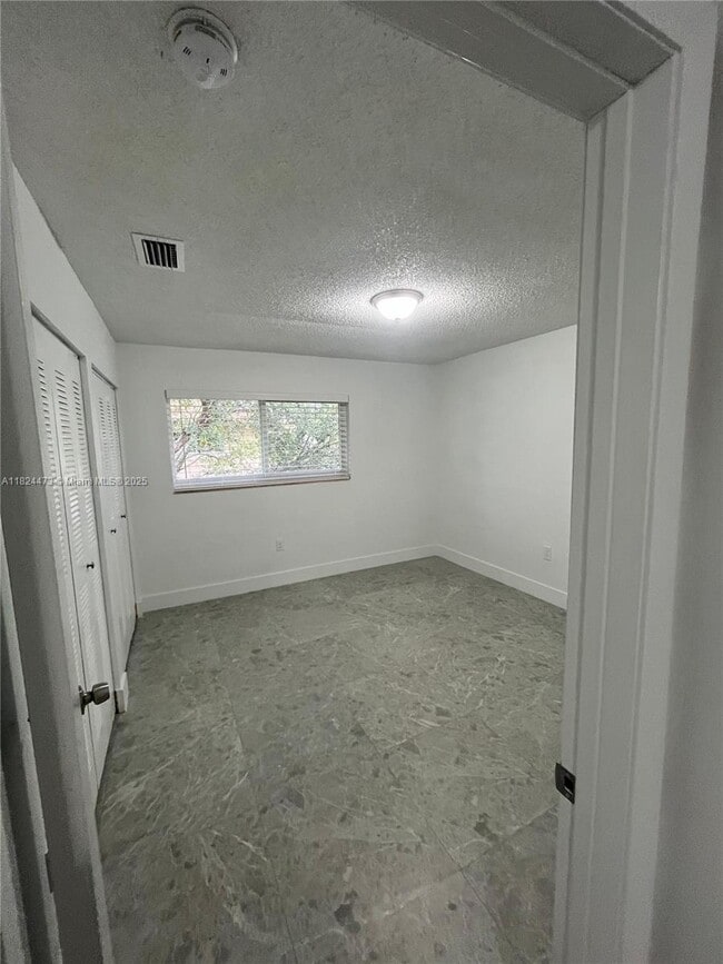 Building Photo - 1650 W 44th Pl