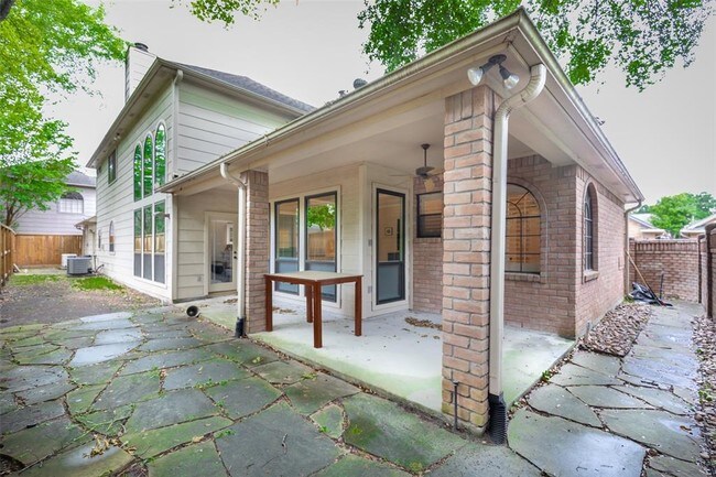 Foto del edificio - 8015 Oakwood Garden St