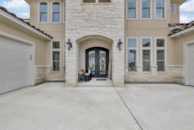 Building Photo - 11683 Renaissance Dr