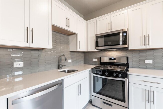 Building Photo - 8644 Hollyoaks Creek Ln