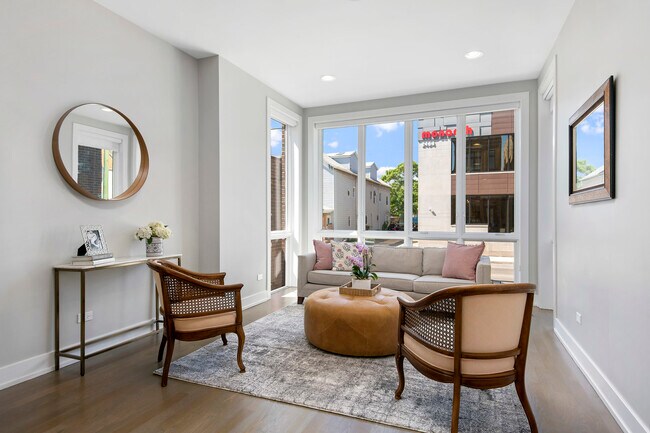 Foto del edificio - 2465 N Clybourn Ave